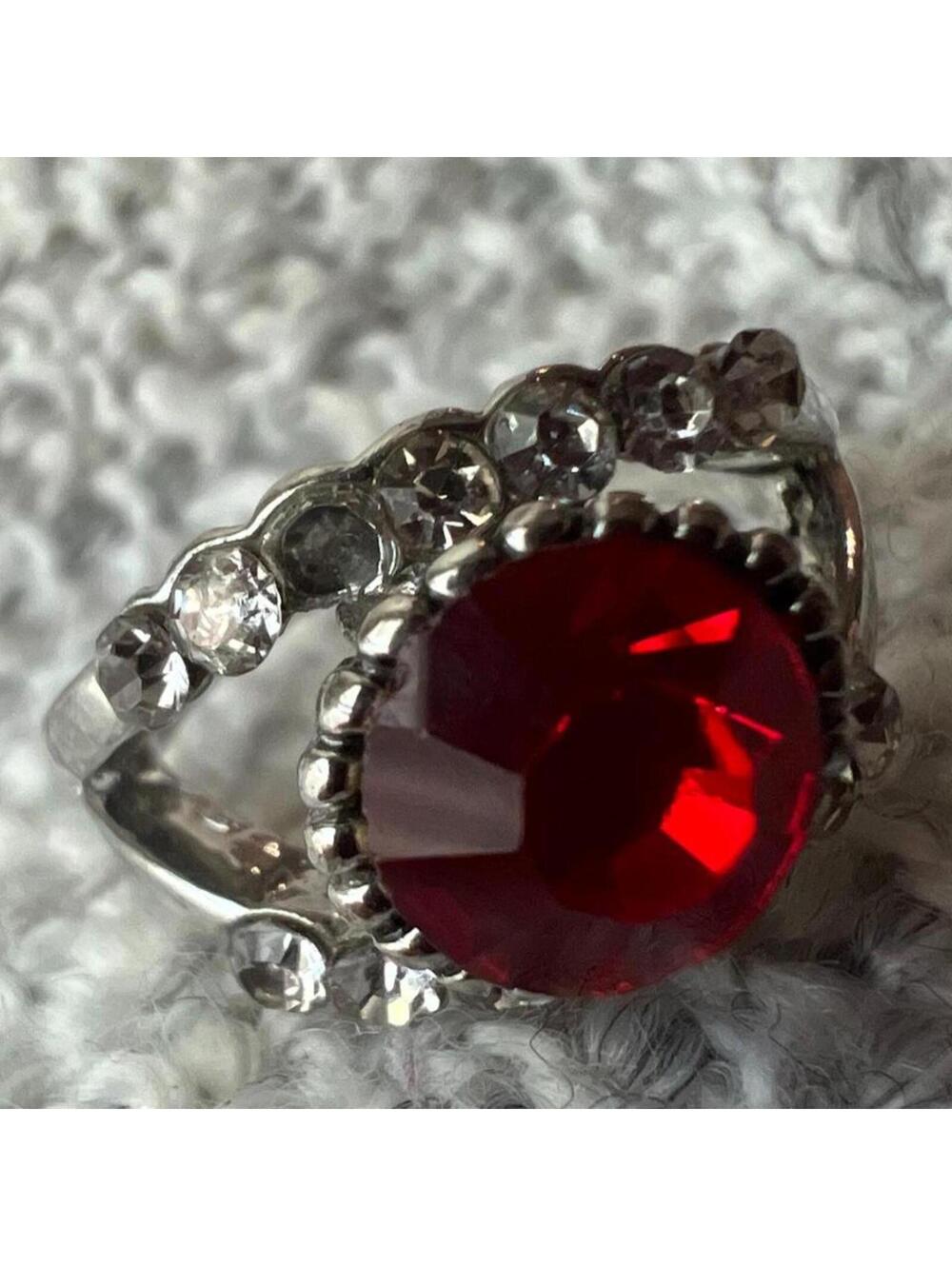 Vintage Red Rhinestone Ring - Picture 2 of 4
